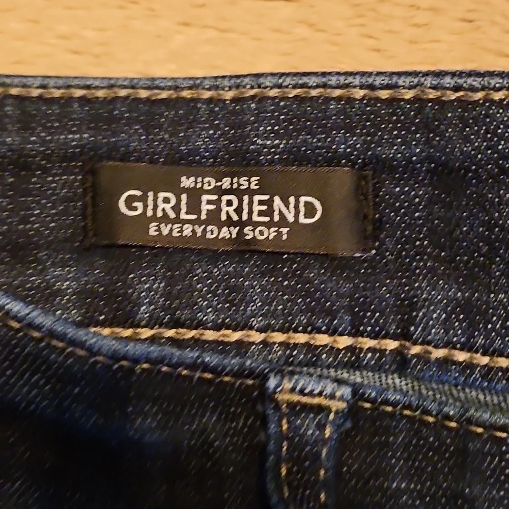 White House Black Market - Gently Worn Midrise Girlfriend Everyday Soft Jeans - Picture 3 of 9